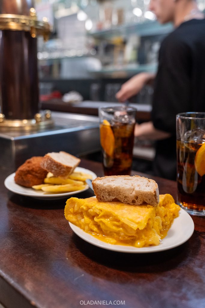 Eating tortilla and drinking vermouth in A Coruna