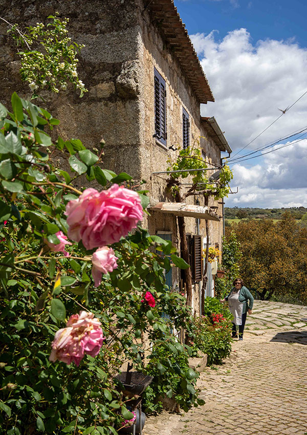 Idanda-a-Velha is a lovely Portuguese village in the mountains