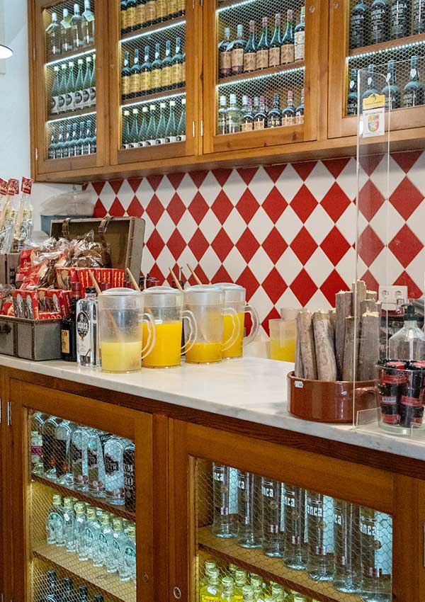 Engenhos do Norte Porto da Cruz Madeira Island poncha