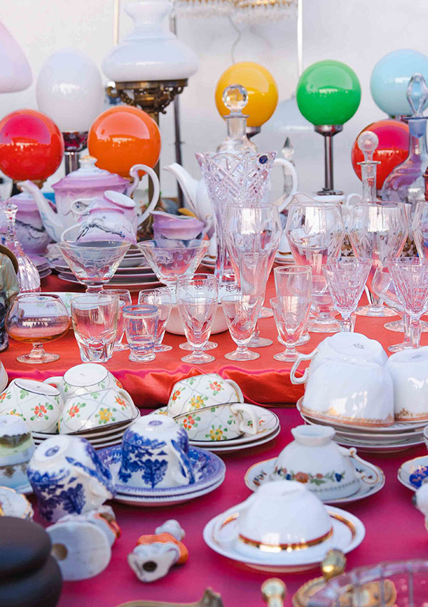 Feira da Ladra Lisbon flea market