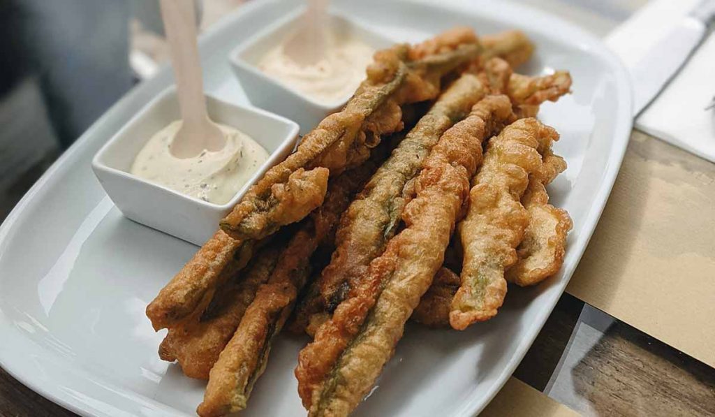 Peixinhos da horta are a delicious very traditional snack in Portugal