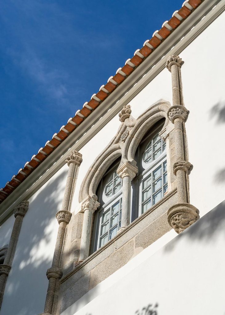 A manuline style window on the Royal Palace in Évora