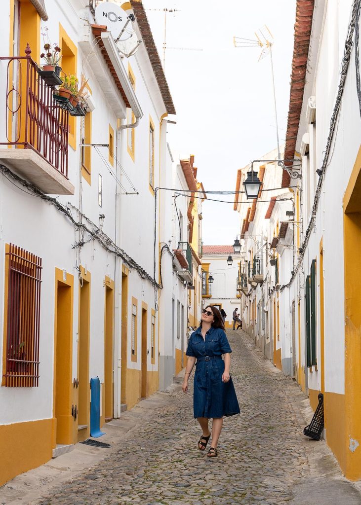 One of the best things to do in Évora is wander the many whitewashed streets of the old town